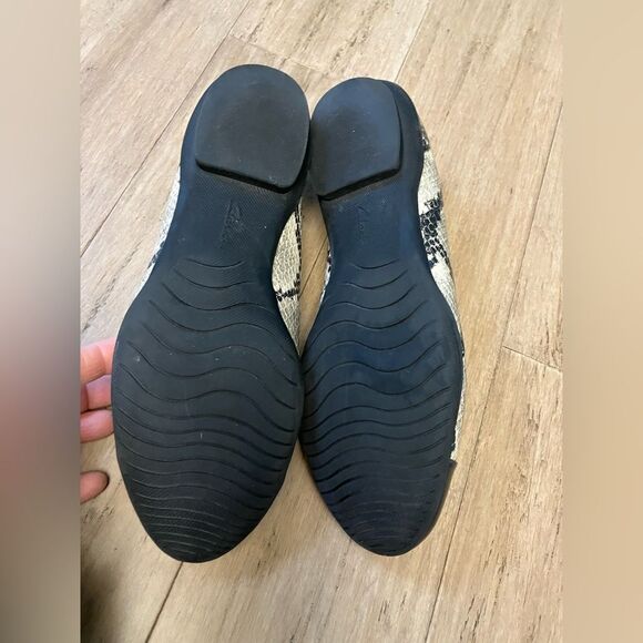 Clarks Collection brown patent leather animal print leather women’s flats. 8 - Picture 5 of 6